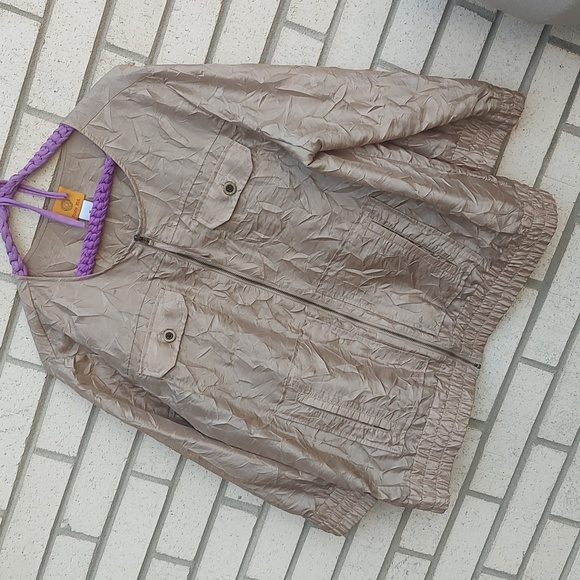 Ruby 🛣️ Jacket* - Picture 4 of 9